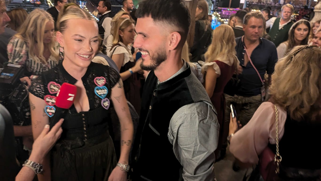 Cheyenne Ochsenknecht mit ihrem Mann Nino Sifkovits: Die Promis geben sich am Sonntagabend in der Käfer-Schenke die Klinke in die Hand.