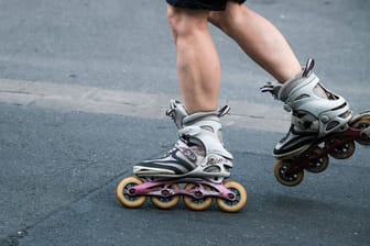 Skater in Düsseldorf (Symbolfoto): An der letzten Rollnacht des Jahres haben Tausende Menschen teilgenommen.