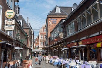 Die "Spanische Gasse" in der Düsseldorfer Altstadt (Archivfoto): In der Schneider-Wibbel-Gasse häufen sich die spanischen Restaurants.