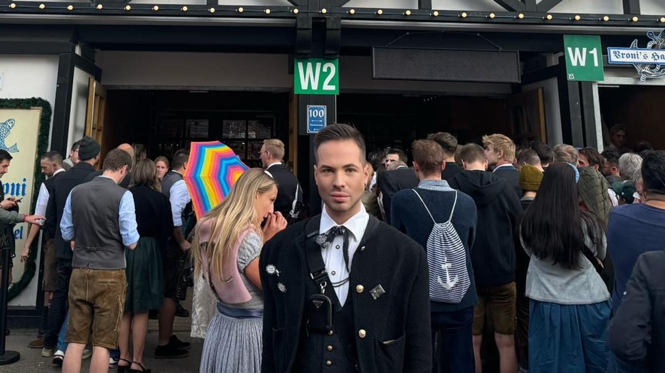 Die "Prosecco-Wiesn" findet jedes Jahr in der Fischer-Vroni auf der Wiesn statt. Auch Florian Erntl ist mit dabei.