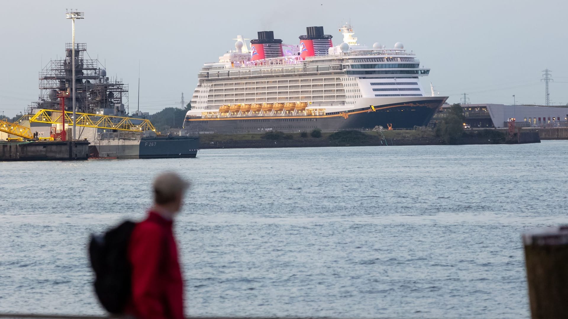 Das Kreuzfahrtschiff «Disney Dream» läuft in Hamburg ein