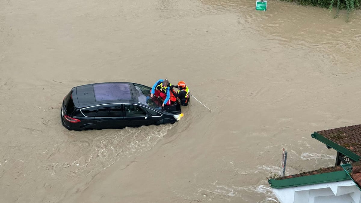 Hochwasser im Newsblog: 140 Menschen sitzen in Kreuzfahrtschiff auf Donau fest