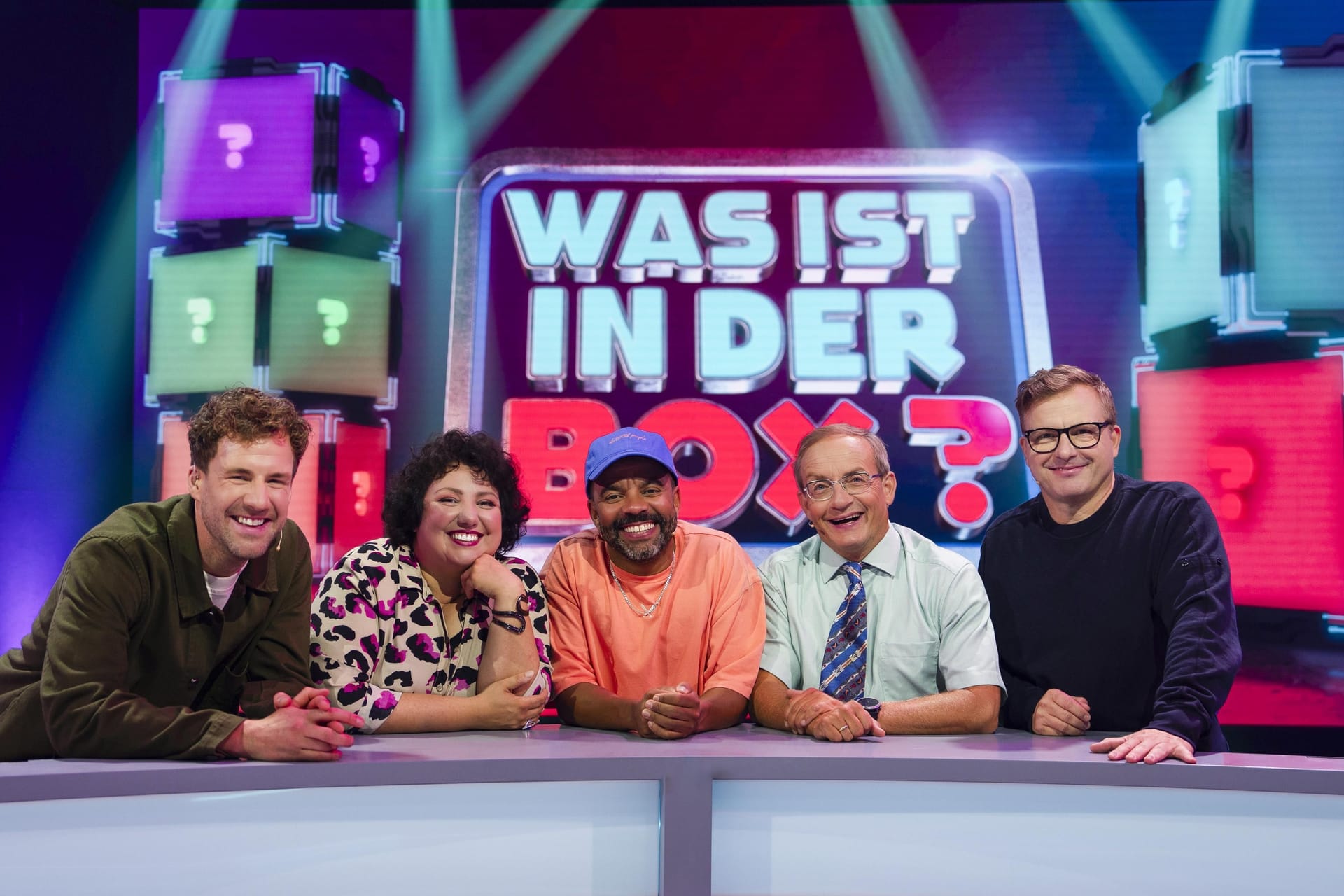 Prominente Besetzung für den Giftschrank: Luke Mockridge; Meltem Kaptan; Simon Pearce; Wigald Boning; Martin Klempnow