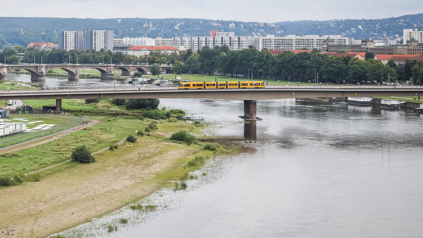 State Chancellery, film nights and Carola Bridge. , Free of charge for products from Sächsische.de and Sächsische Zeitung