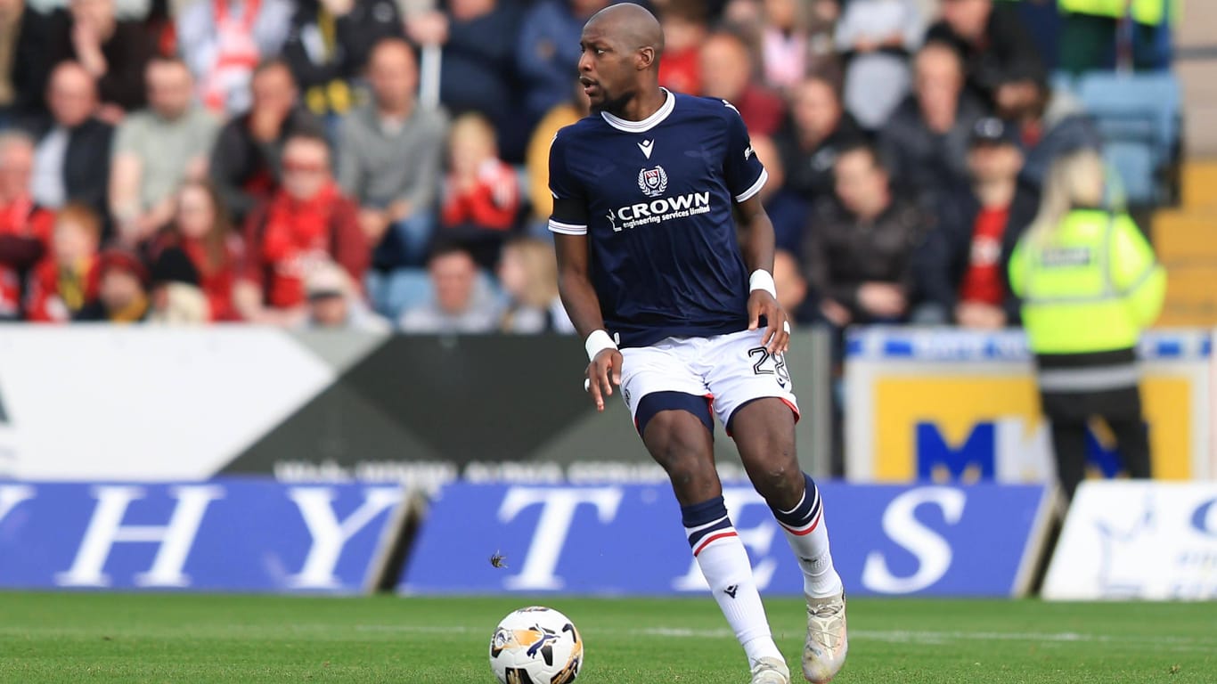 Mohammed Sylla in der ersten Hälfte: Der Spieler des FC Dundee brach in der Halbzeit zusammen.