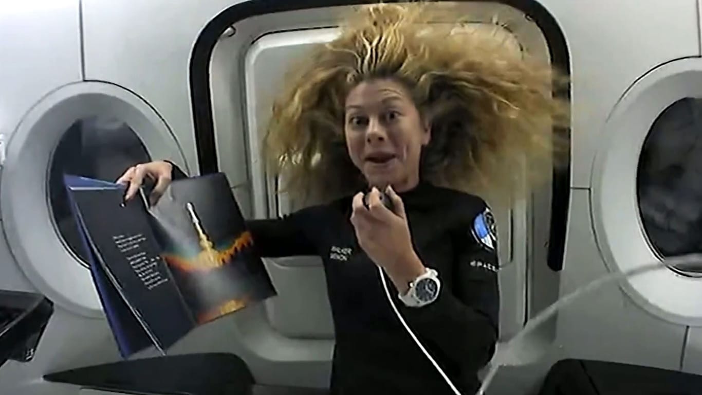 Astronautin Anna Mennon an Bord der SpaceX-Kapsel: Der Weltraumspaziergang musste ein zweites Mal verschoben werden.