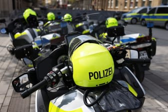 Motorradpolizisten bekommen Helme mit Bluetooth