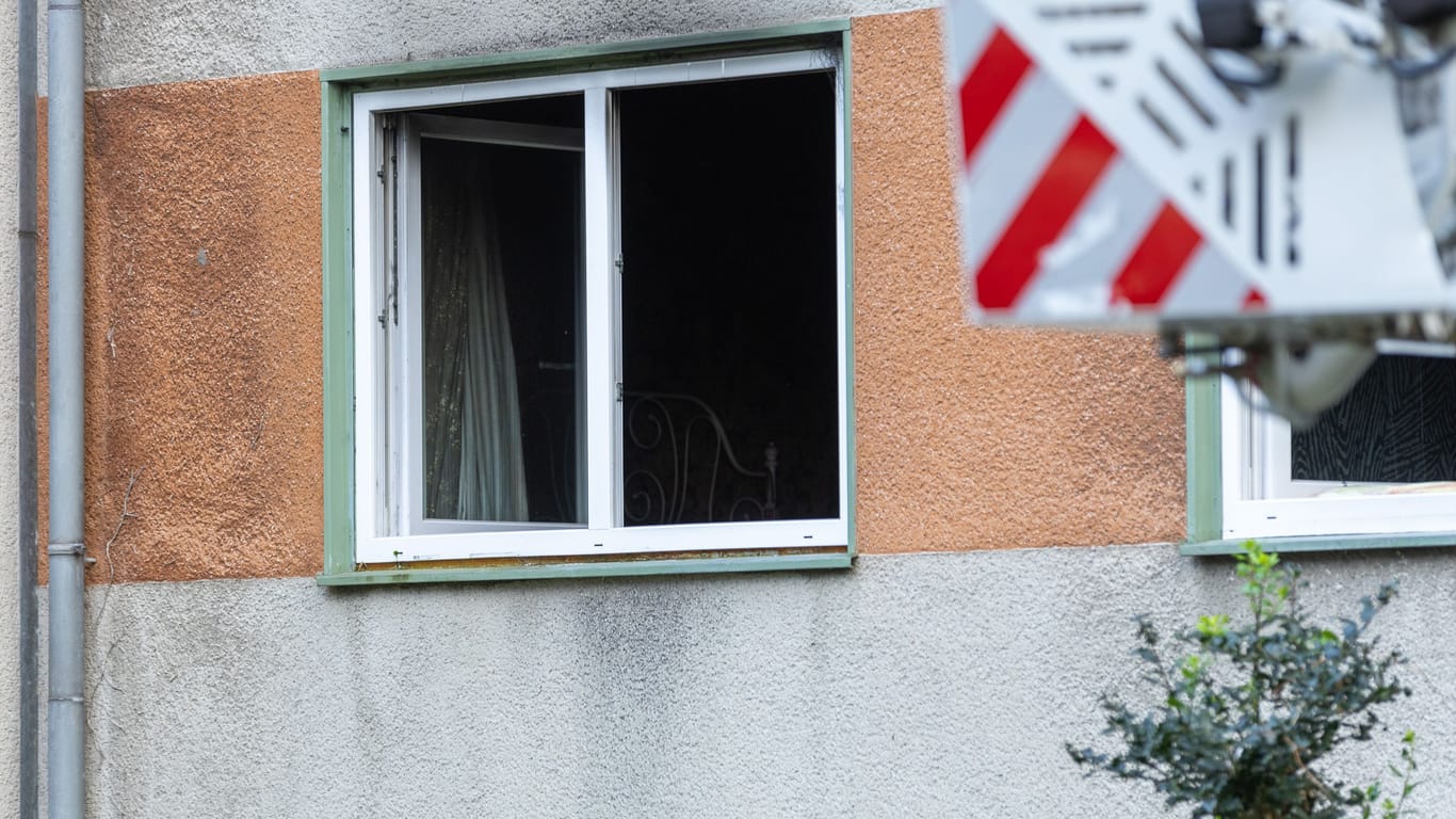 Aus den Fenstern stieß dichter Rauch.