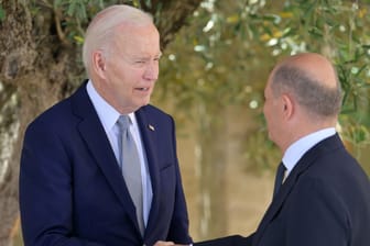 Zeit für eine schwere Übergabe an Olaf Scholz? Joe Biden muss seine Ukraine-Verantwortung bald abgeben.