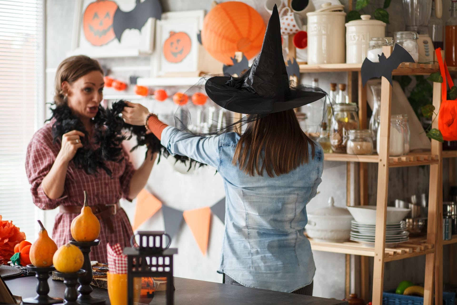 Halloween-Angebote bei Amazon: Der Onlineriese reduziert Kostüme, Deko und mehr für Ihre Halloween-Party.