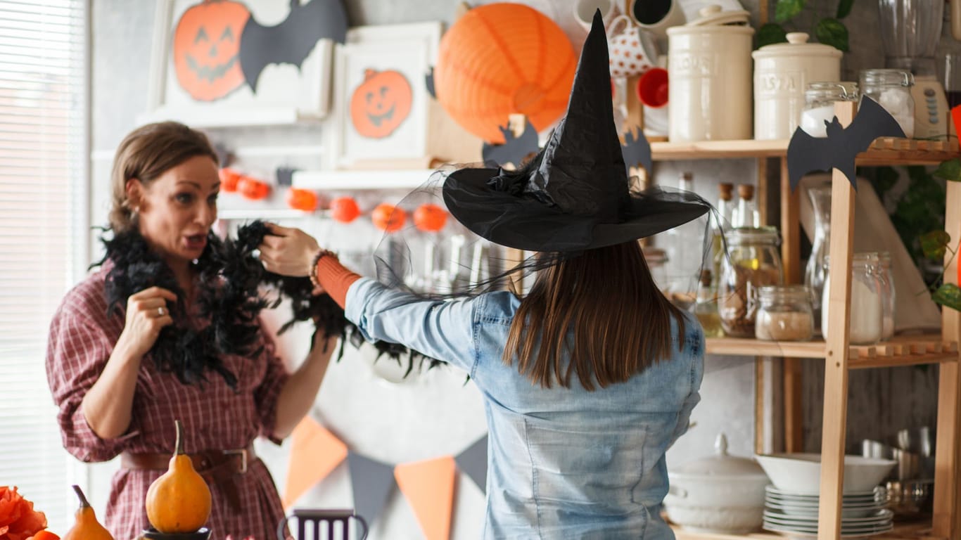 Halloween-Angebote bei Amazon: Der Onlineriese reduziert Kostüme, Deko und mehr für Ihre Halloween-Party.