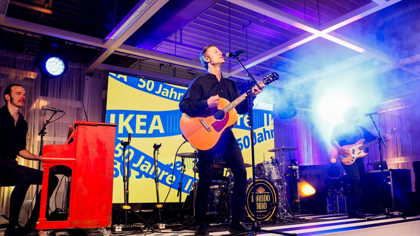 Überraschungsgäste bei der Jubiläumsparty von Ikea in Eching: Die schwedische Band Mando Diao.