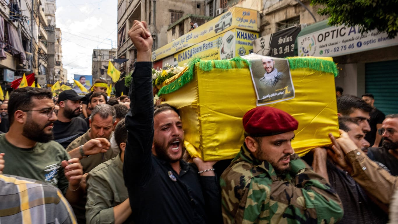 Beerdigung eines Hisbollah-Kämpfers in Beirut, Libanon (Archivbild).