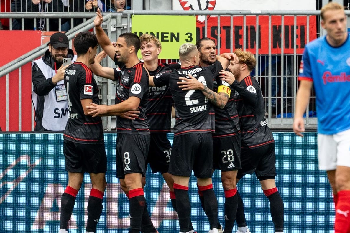 Jubel bei Union Berlin: Das Gastspiel bei Holstein Kiel gewannen die Berliner knapp.