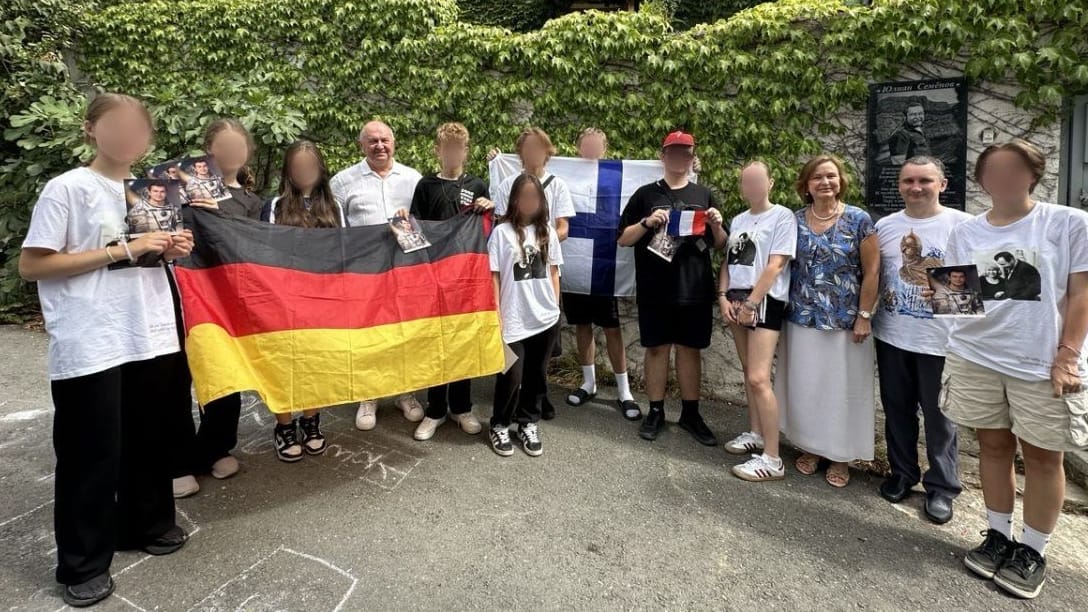 Extratour: Beim Jugendlager auf der Krim gab es für die kleine Gruppe aus Deutschland, Finnland und Frankreich eigenes Programm mit einem Treffen mit einem früheren Kosmonauten.