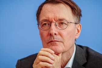 Karl Lauterbach (SPD): Der Bundesgesundheitsminister will bald eine "große Reform" in der Pflege vorstellen.