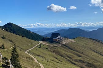 Das Rotwandhaus: Wer hierhin möchte, der kann direkt vom Spitzingsee eine rund zweieinhalbstündige Wanderung starten.