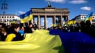 Pro-Ukraine-Demonstration in Berlin: In Deutschland ist vieles nicht so, wie es sich Ukrainer und Russen vorgestellt haben, meint Wladimir Kaminer.