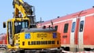 Gleisbauarbeiten der Bahn (Archivbild): Ein Liebherr-Bagger im Einsatz.