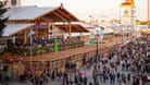 Das Schützenzelt auf dem Münchner Oktoberfest: Der Vorfall ereignete sich am Ausgang des Biergartens vorne links an der Ecke.