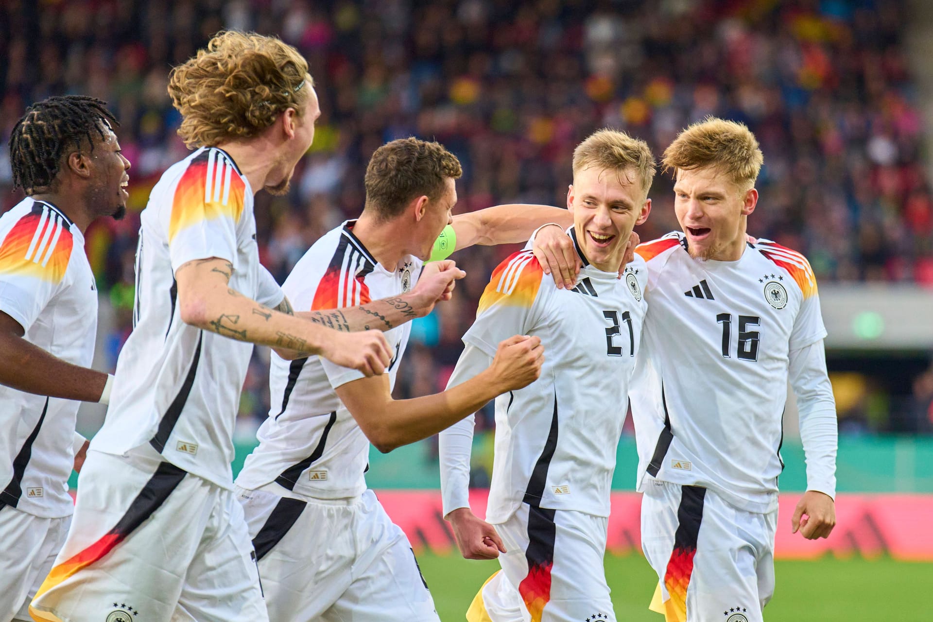 Deutsche U21 jubelt: Maximilian Beier (2. v. r.) schoss das zwischenzeitliche 1:0.