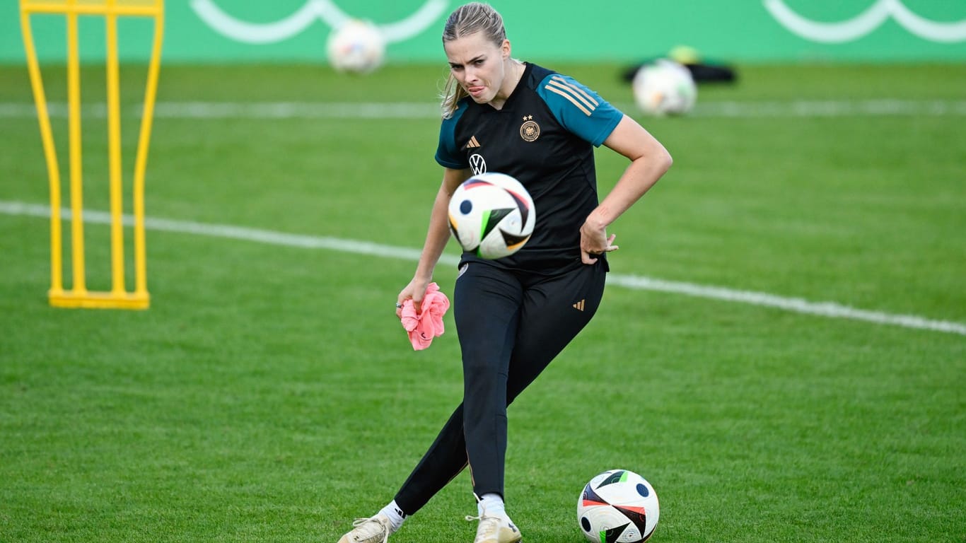 Frauen-Fußballnationalmannschaft - öffentliches Training