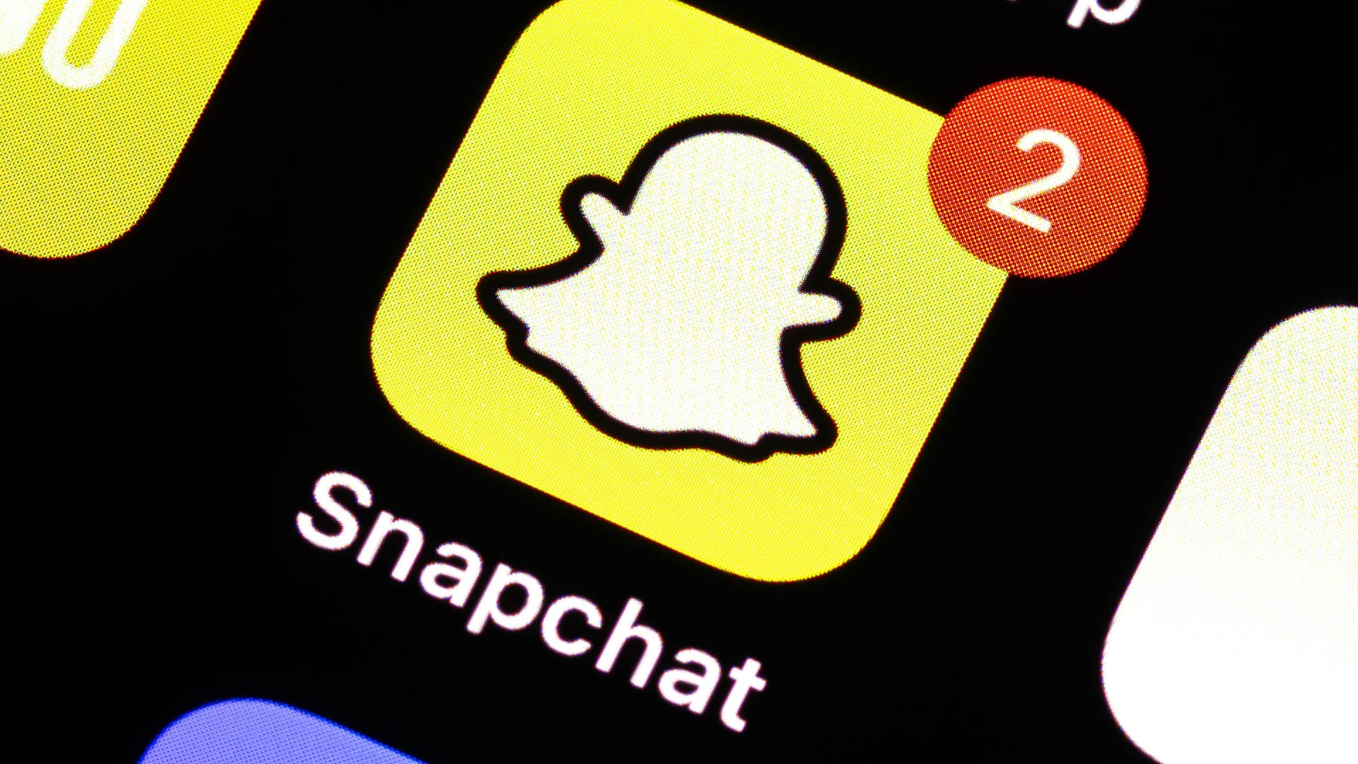 Das Logo der App Snapchat ist auf einem Handy zu sehen (Symbolbild): Ein 28-Jähriger nutzte die Plattform, um Mädchen zu missbrauchen. Das Logo der App Snapchat ist auf einem Handy zu sehen (Symbolbild): Ein 28-Jähriger nutzte die Plattform, um Mädchen zu missbrauchen.