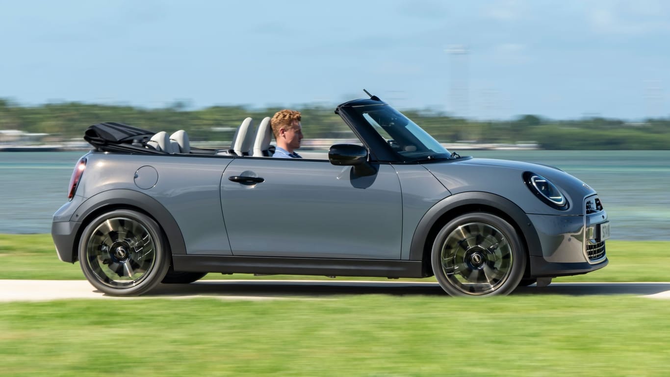 Mit Stoffmütze: Die Neuauflage des Mini Cabrio.