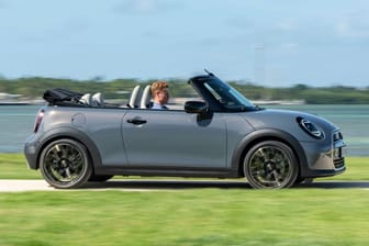 Mit Stoffmütze: Die Neuauflage des Mini Cabrio.