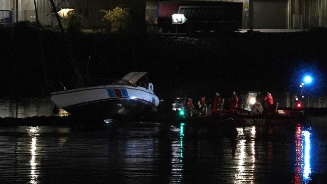 Verunglückte Segeljacht am Dienstagabend in Bremen.