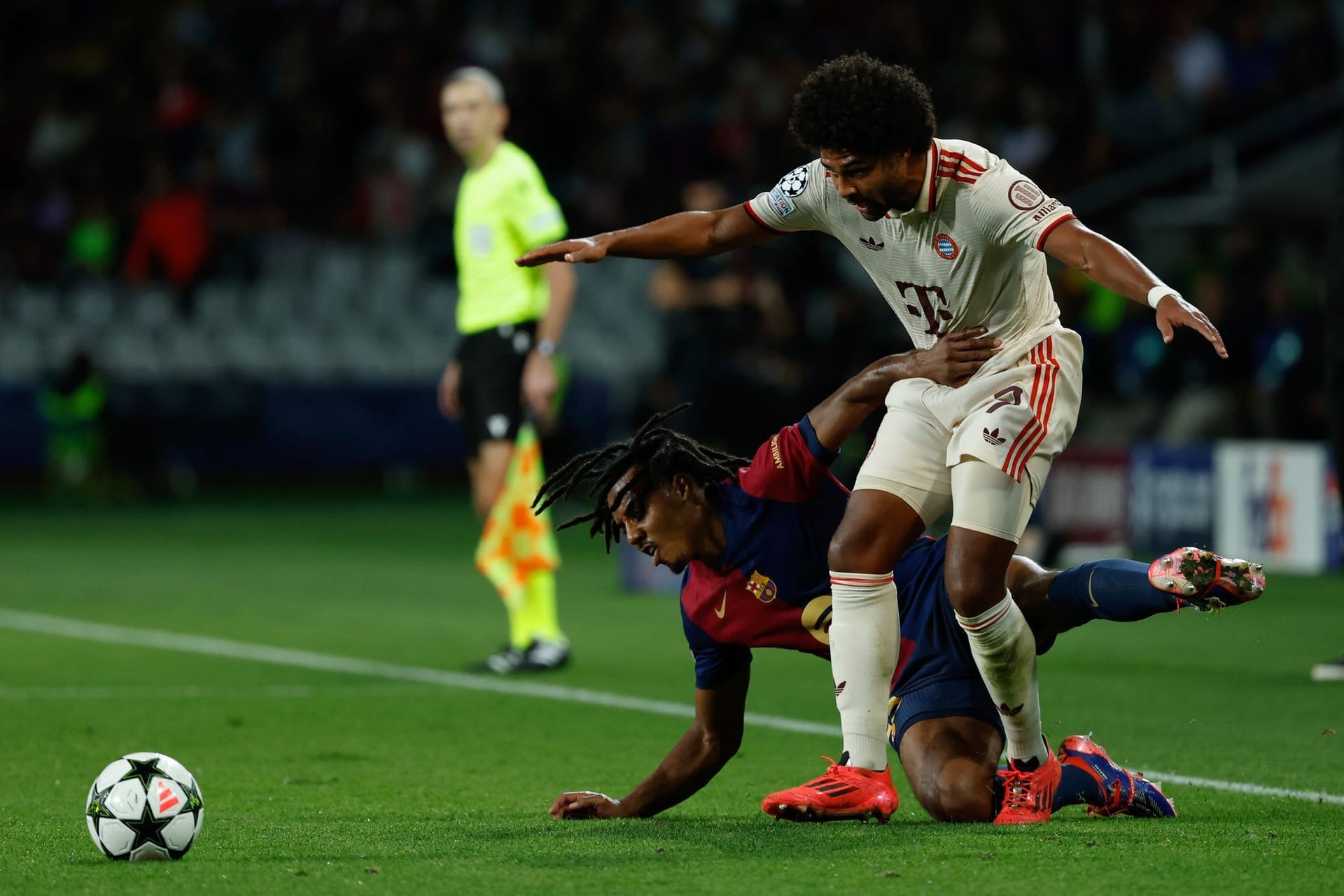 Serge Gnabry (bis 60.): Zeigte direkt viel Einsatz und erkämpfte mehrere Bälle im Mittelfeld. Tolle Flanke auf Kane beim 1:1. In der Anfangsphase war er in der Offensive der Auffälligste. Wurde von Yamal getunnelt (24.) und auch ansonsten sehr gefordert. Note 3