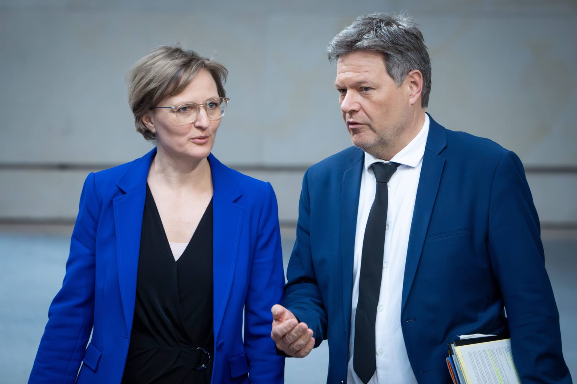 Franziska Brantner im Gespräch mit Wirtschaftsminister Robert Habeck: Die Parlamentarische Staatssekretärin der Grünen kandidiert auf dem Parteitag Mitte November für den Parteivorsitz.