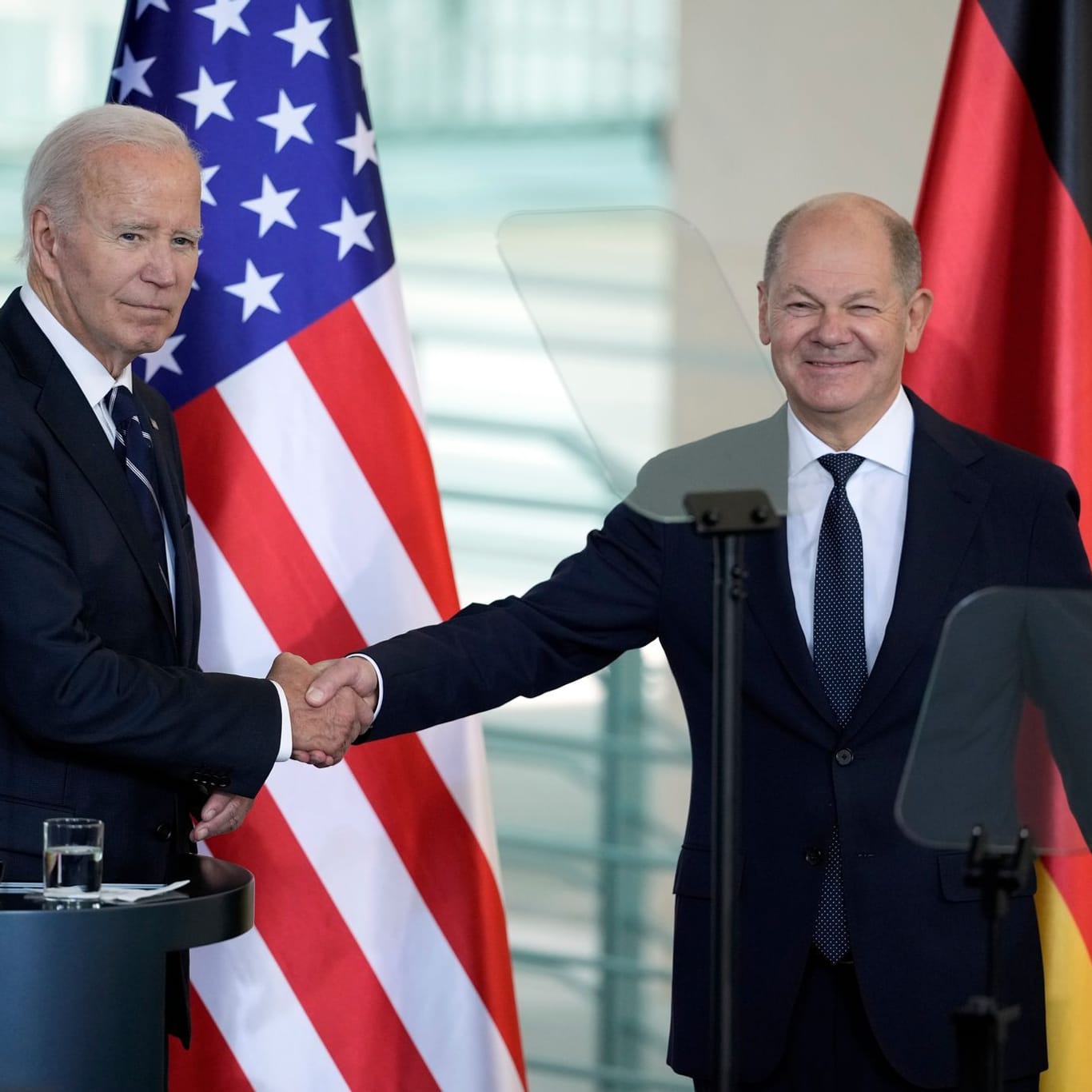 Joe Biden und Olaf Scholz treffen sich im Kanzleramt: Später werden der Briten-Premier Keir Starmer und Frankreich-Präsident Emmanuel Macron zu Gesprächen dazustoßen.