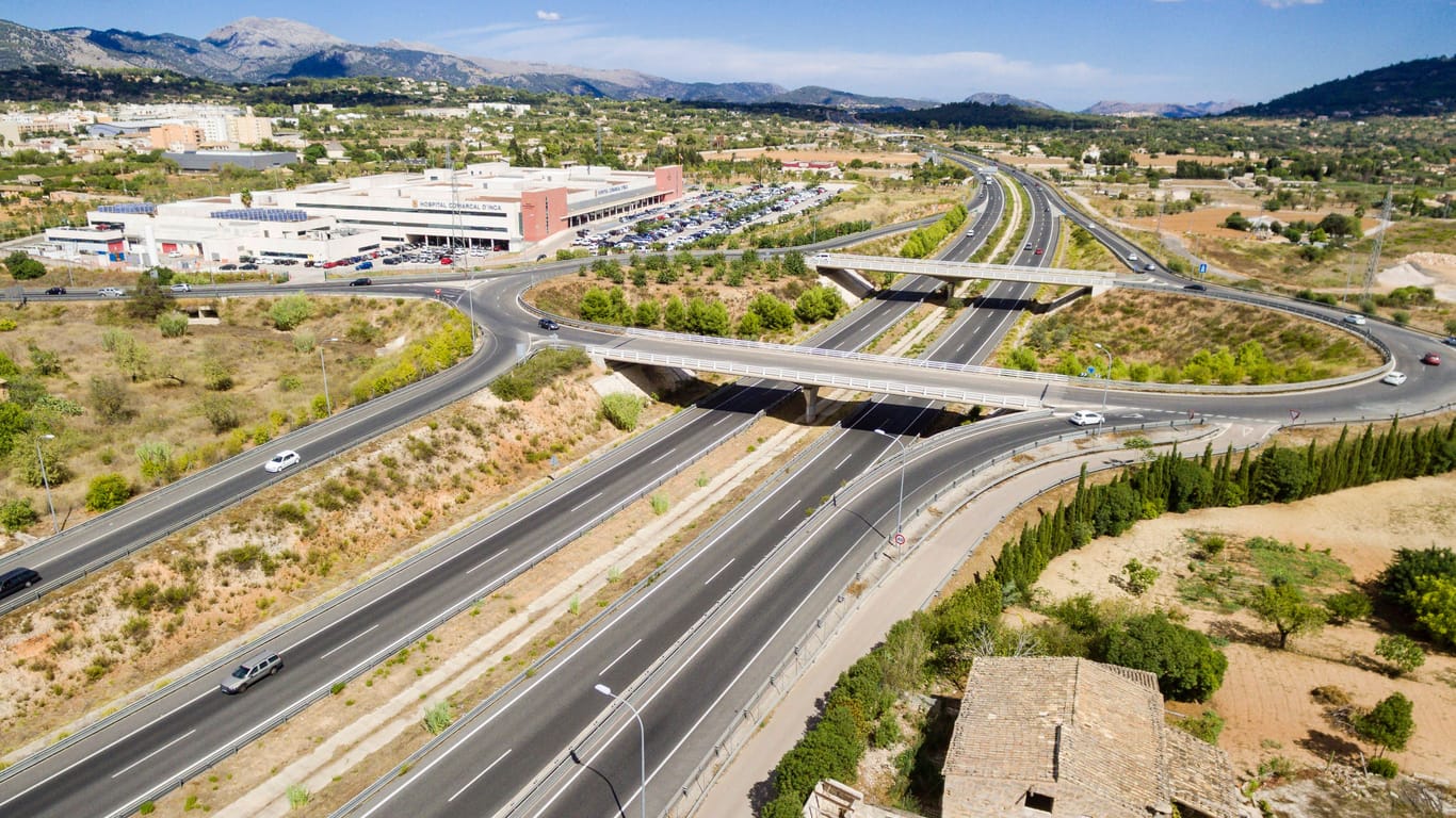 Autopista Ma-13: An der Regionalautobahn zwischen Palma und Alcúdia steht Mallorcas eifrigster Blitzer.