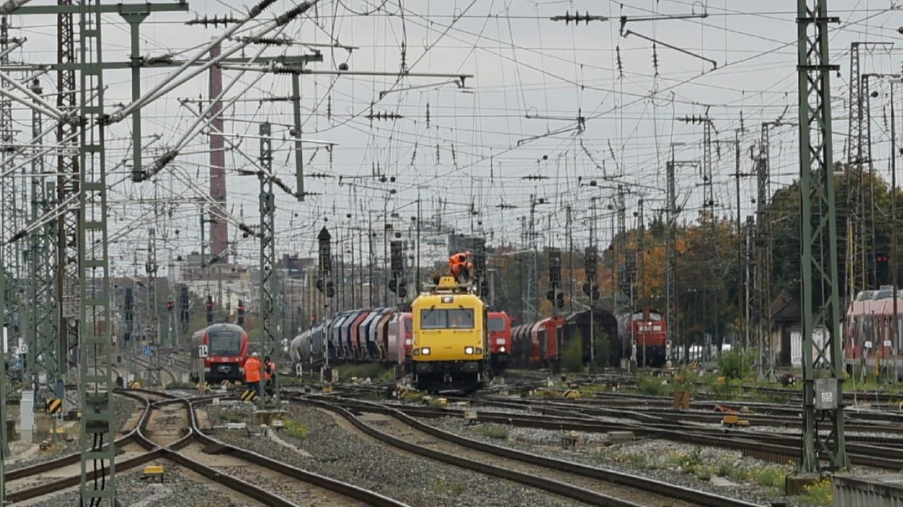 Der Schaden entstand in der Nähe des Fürther Hauptbahnhofs: Techniker sind vor Ort.