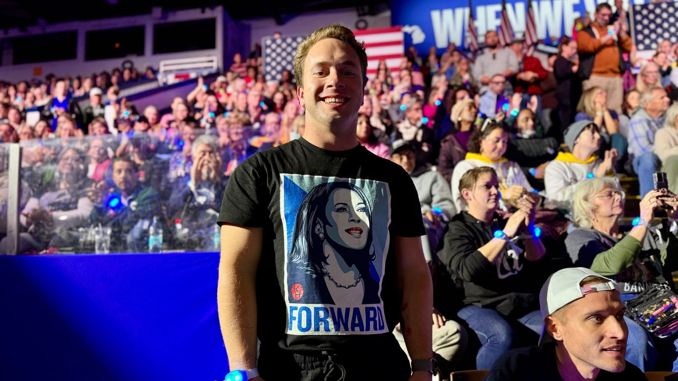 "Sie muss gewinen": Matt Jansen bei der Rallye von Kamala Harris in Kalamzoo.