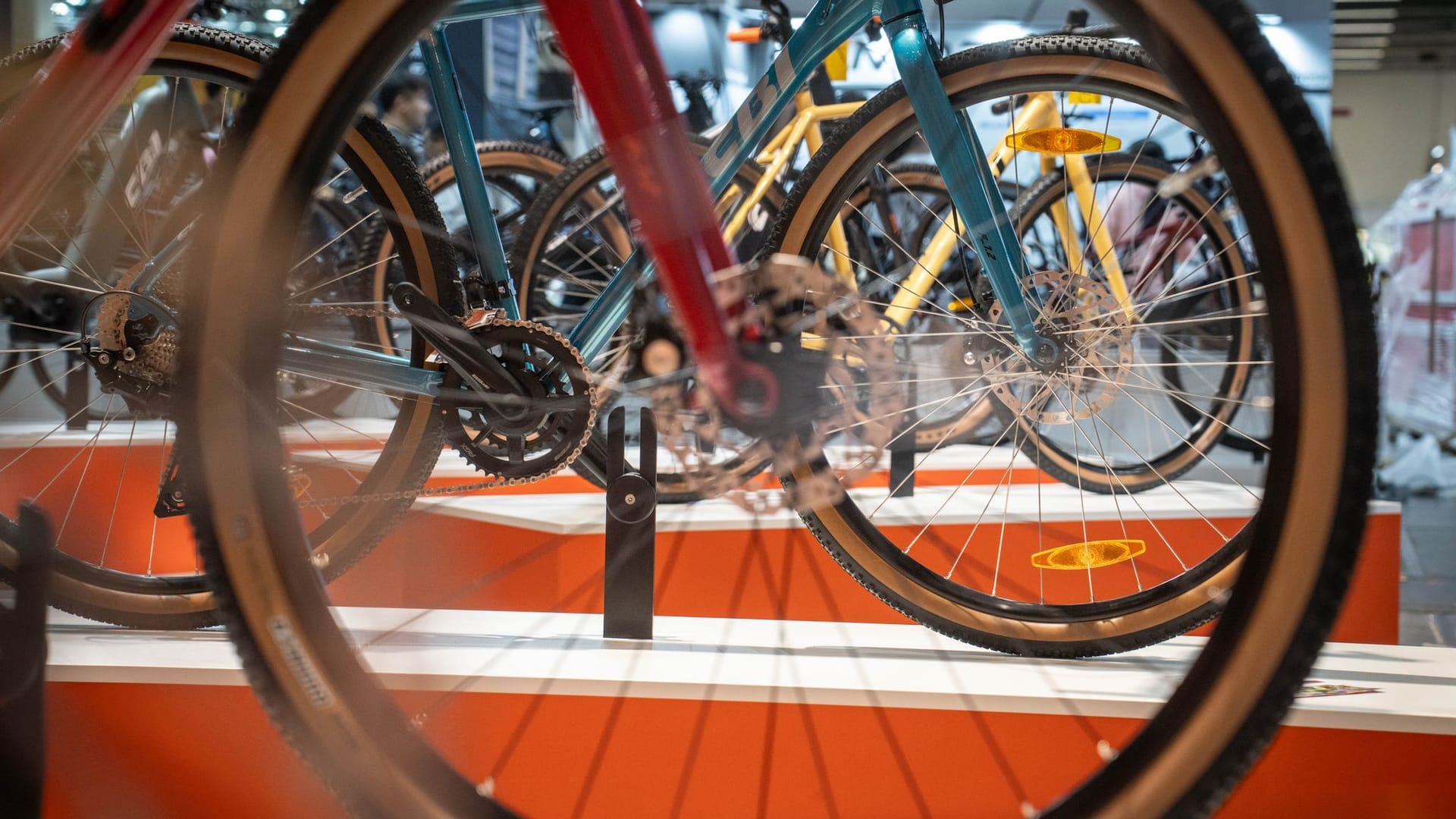 So viele bunte Räder: Fahrrad-Fachmesse Eurobike So viele bunte Räder: Fahrrad-Fachmesse Eurobike