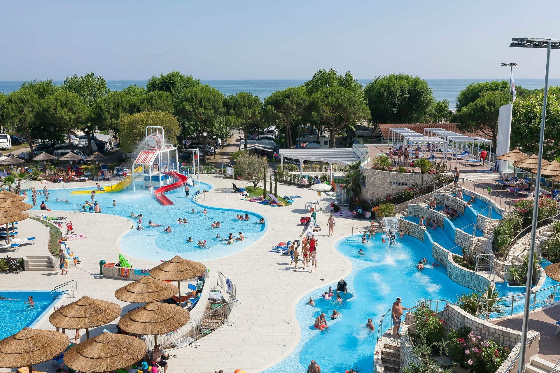 Meer, Camper, Pool: Mit diesem breiten Angebot heimst Camping Ca'Pasquali Village in Italien Platz 1 des Rankings ein.