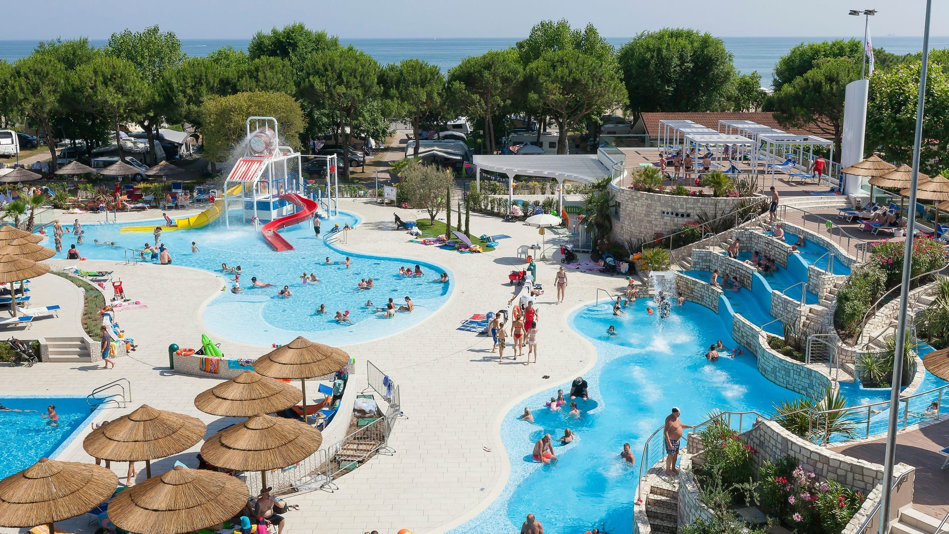 Meer, Camper, Pool: Mit diesem breiten Angebot heimst Camping Ca'Pasquali Village in Italien Platz 1 des Rankings ein.