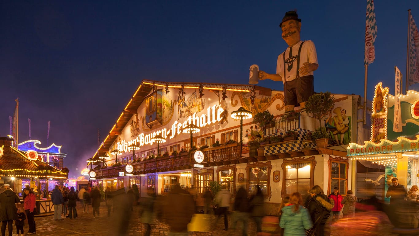 Die Bayernfesthalle: Hier landet man manchmal wie von Zauberhand.