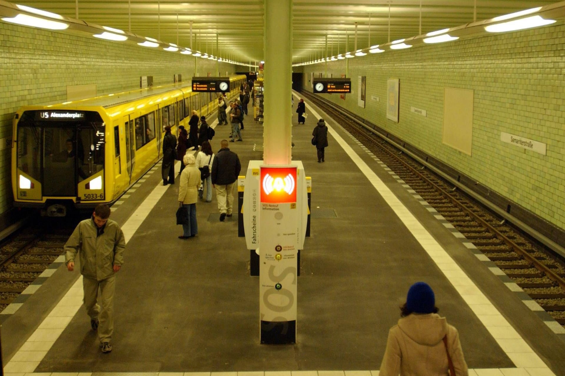 Der U-Bahnhof Samariterstraße (Archivbild): Hier verunglückte der 37-Jährige.