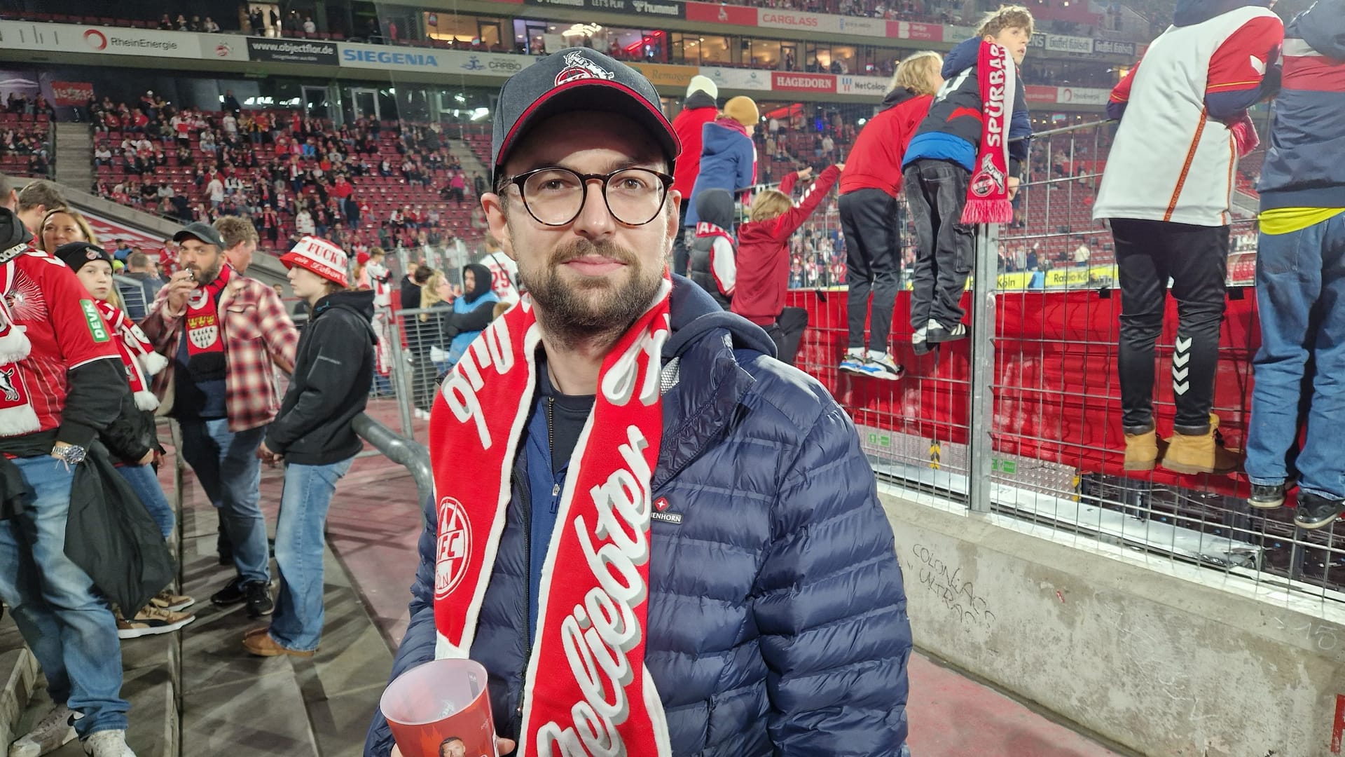 FC-Fan Vincent (32) kurz vor dem Abschiedsspiel im Rheinenergiestadion.