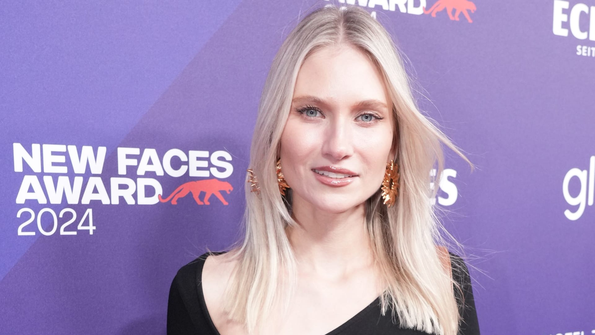 Carolin Niemczyk bei den Bunte New Faces Awards 2024: Für die Sängerin ist es immer noch ungewohnt, verheiratet zu sein.