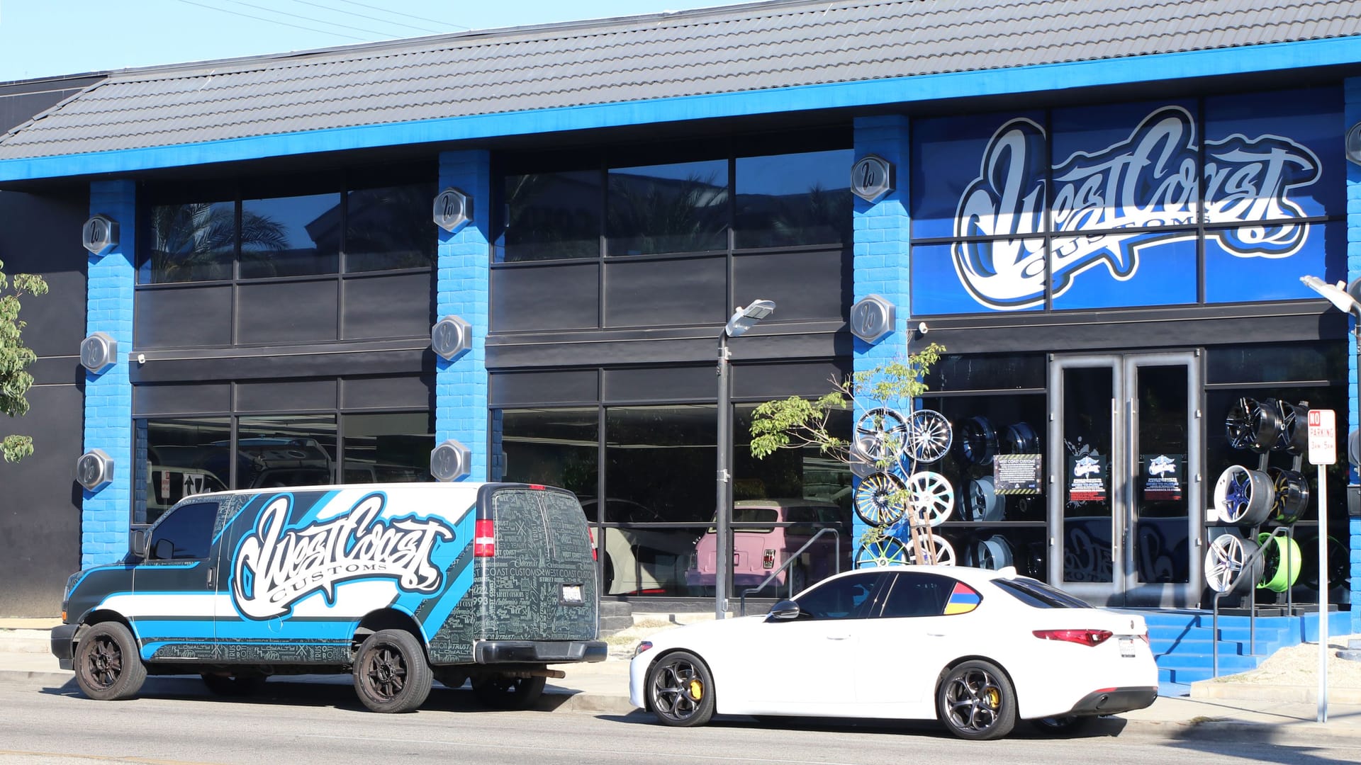 Prominente Adresse: In der Werkstatt von "West Coast Customs" wurde der Porsche zum Van.