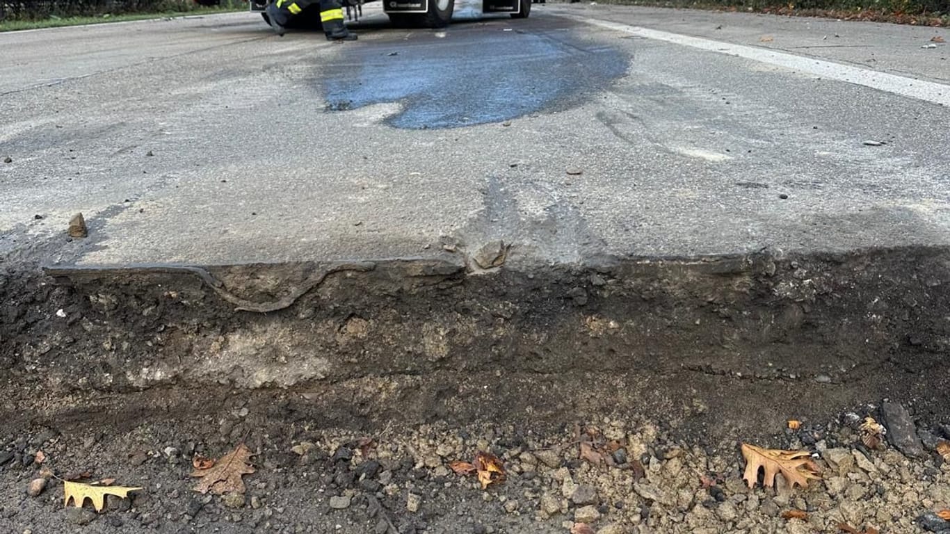 Diese Kante übersah der Fahrer bei voller Fahrt.