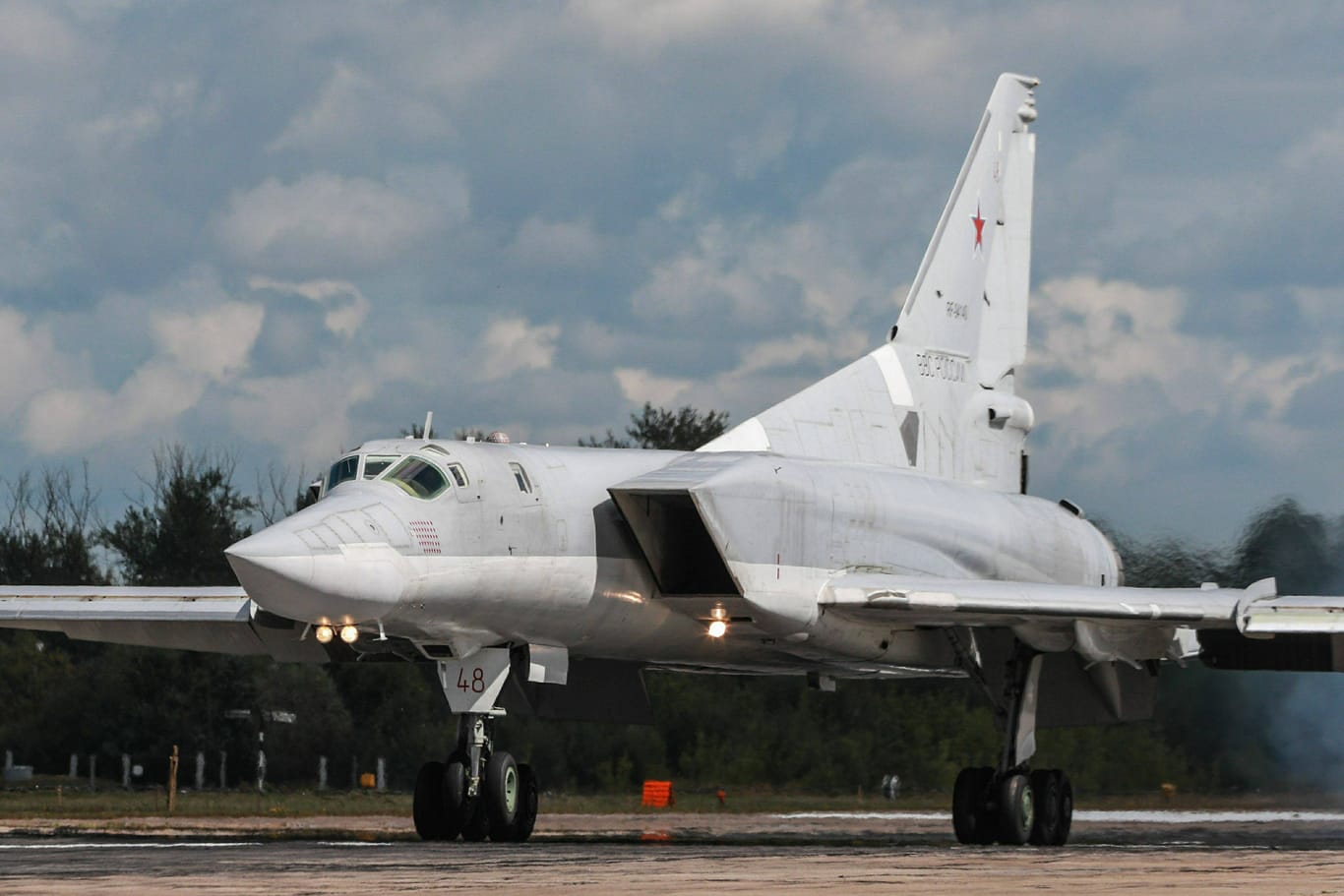 Fliegt mit Überschall: Ein Tu-22M Mittelstreckenbomber der russischen Luftwaffe.