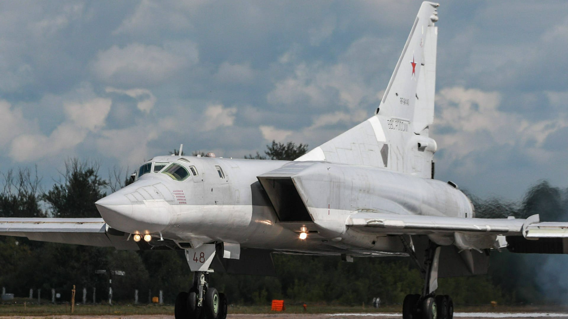 Fliegt mit Überschall: Ein Tu-22M Mittelstreckenbomber der russischen Luftwaffe.