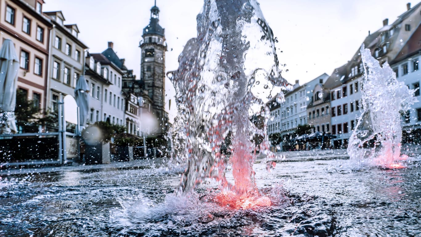 Springbrunnen auf dem Marktplatz in Altenburg.