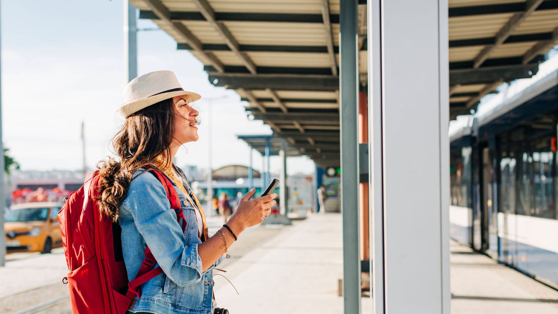 Am Bahnsteig: Mit dem Zugticket von DiscoverEU können 35.500 18-Jährige gratis Europa bereisen.