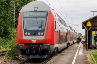 Ein Regionalzug auf dem Weg nach Bremen. (Symbolfoto)